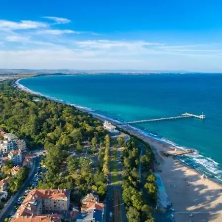 Апартамент Sunny Bay