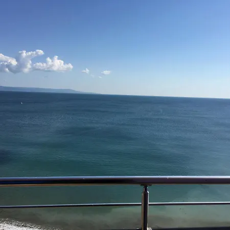 Sunny Bay Πομόριε